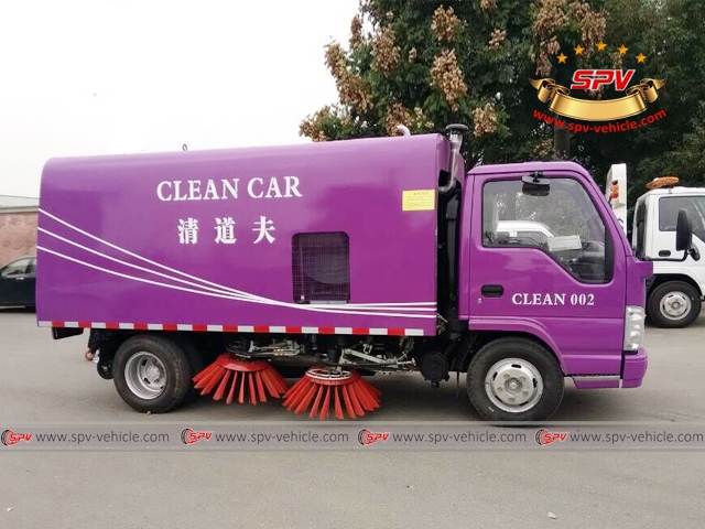 Right view of Sweeping Truck - ISUZU